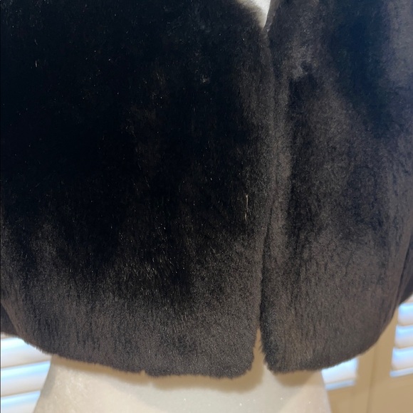 Stylish Chocolate Fur (Nutria) Capelet - Picture 5 of 11